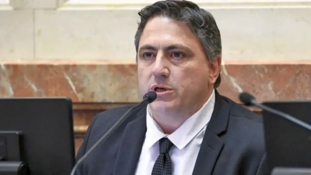 INTERNA FEROZ: Echaron a Francisco Paoltroni del bloque de senadores de La Libertad Avanza