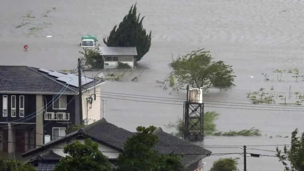 Japón: Tifón Shanshan deja tres muertos y 82 heridos
