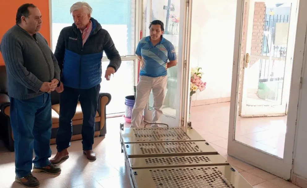 Rotary Club de Rada Tilly donó una cama ortopédica al Hogar de Ancianos Pablo VI