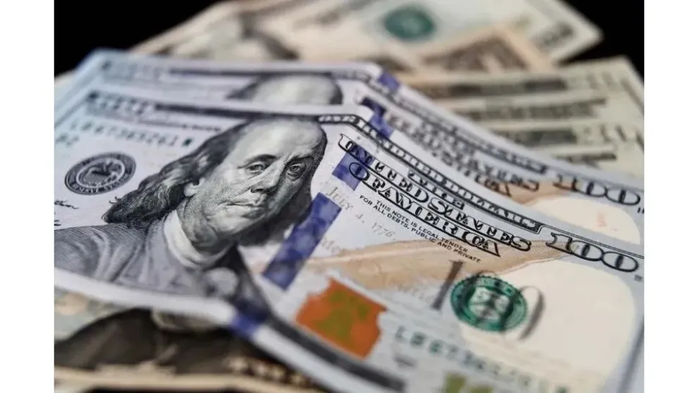 El dólar blue supera los $1.300, su valor más alto desde 2024: qué factores explican la suba