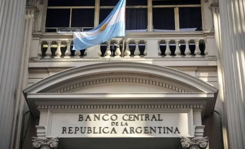 El Banco Central vendió 200 millones de dólares en dos días y se alejó más de la meta con el FMI
