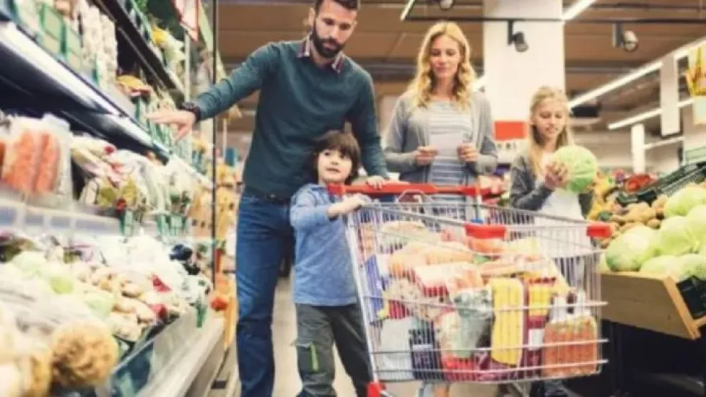 En agosto, una familia tipo necesitó casi $940.000 para no ser pobre