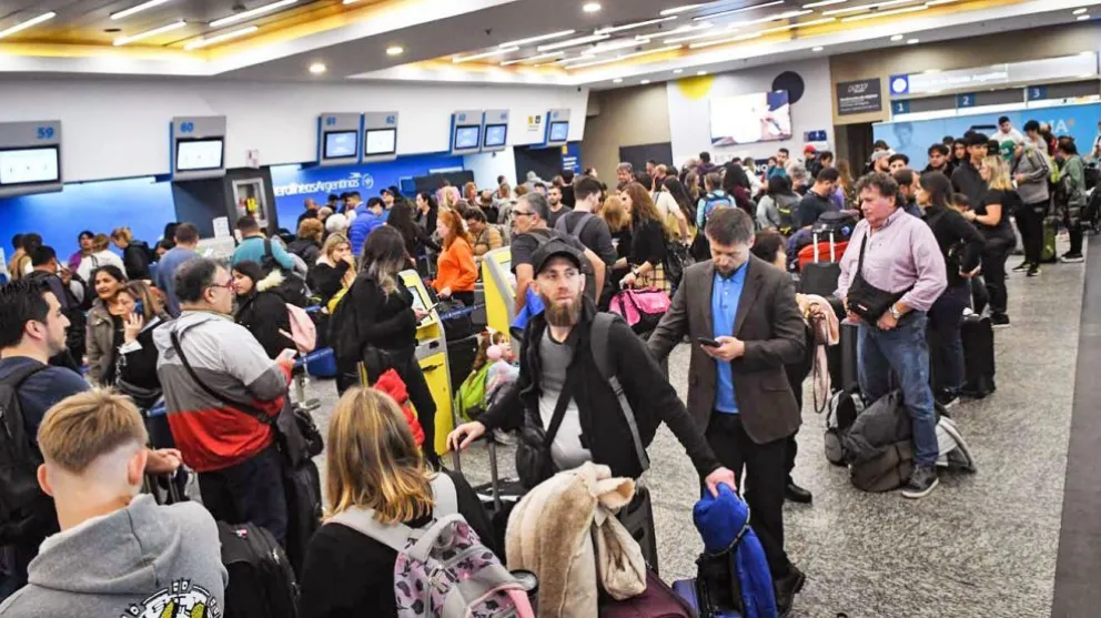 Nuevo paro aéreo provocará demoras, cancelaciones y caos para miles de usuarios