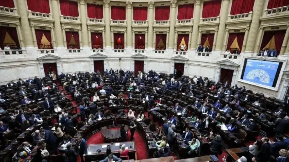 La Convención de la UCR buscará la "suspensión preventiva" de diputados que apoyaron el veto de Milei