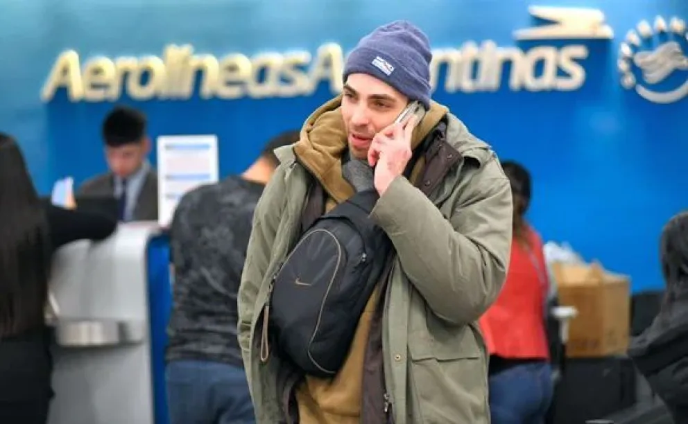 El paro de pilotos y tripulantes afectará a más de 300 vuelos y 37 mil pasajeros