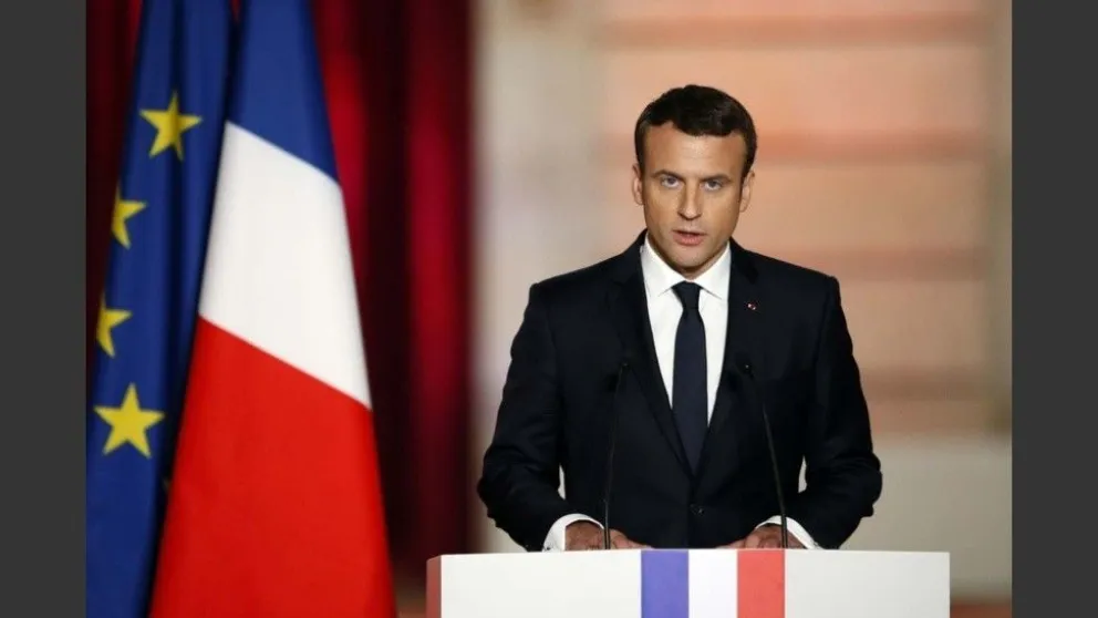 Francia: Multan en París a mujeres que afirmaron que la esposa de Macron nació hombre