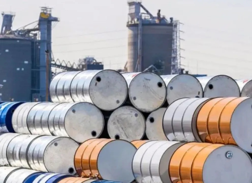 Cae el precio del petróleo y el Gobierno podría recuperar ingresos por atrasos en impuestos a los combustibles
