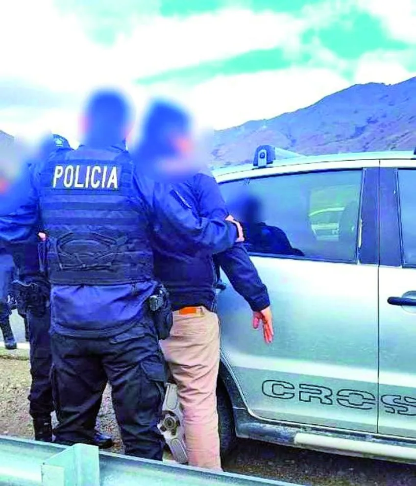Cómo se montó el operativo cerrojo que  permitió atrapar a conocidos delincuentes que se  alzaron con más de 80.000 dólares de El Bolsón