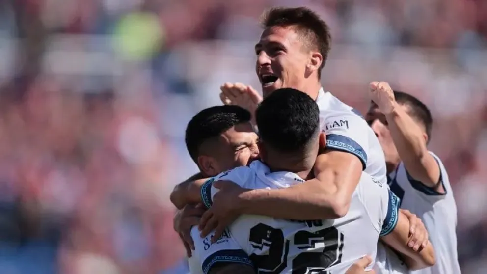 Vélez venció a San Lorenzo por la Copa de la Liga Profesional 2024
