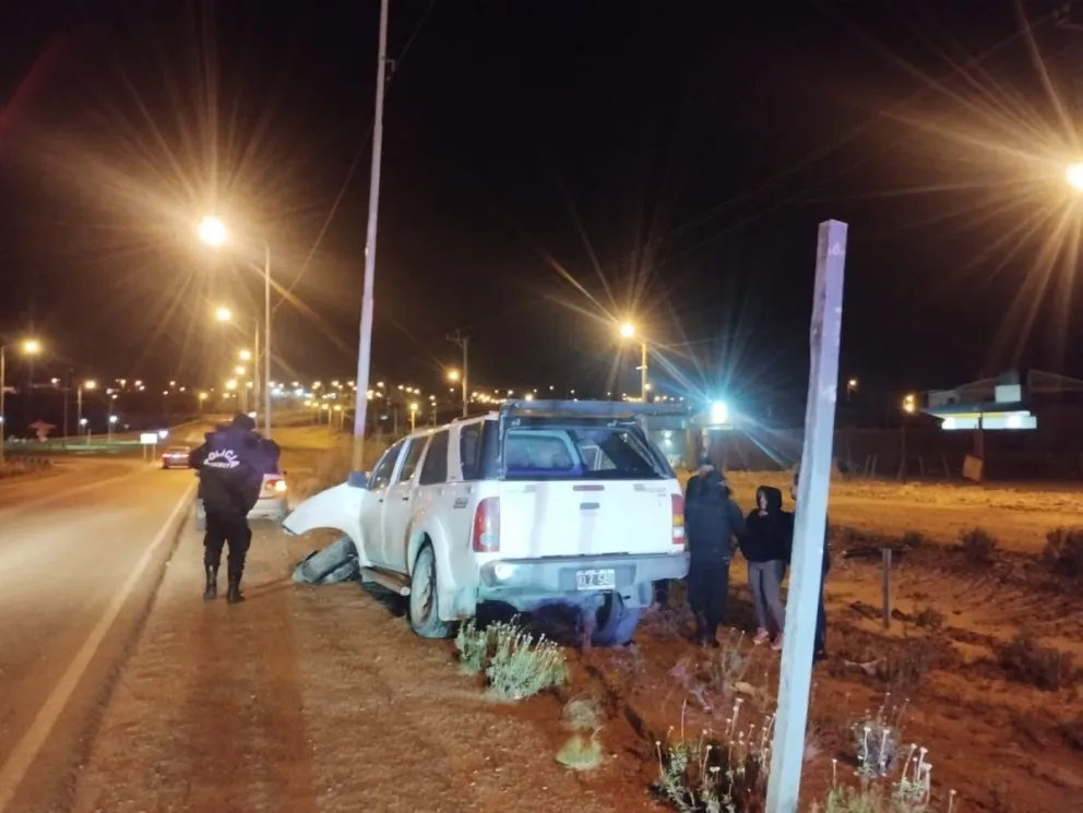  Combustible derramado en el asfalto provocó un accidente en rotonda del camino “Mario Morejón”