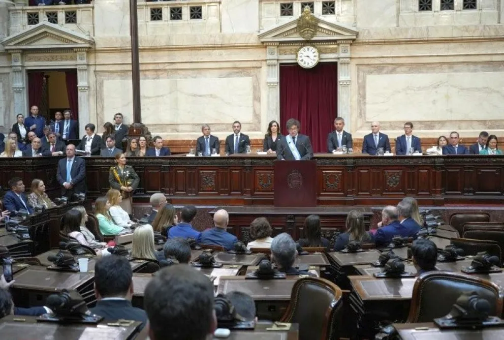 El detrás de escena del acto de Presupuesto 2025: ambiente de desgano, ceremonia sin protocolo y novia incluida