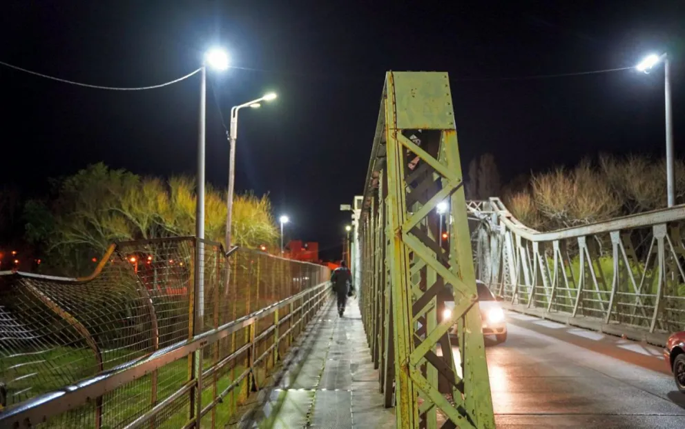 Rawson: Quedó inaugurada la nueva iluminación del Puente del Poeta