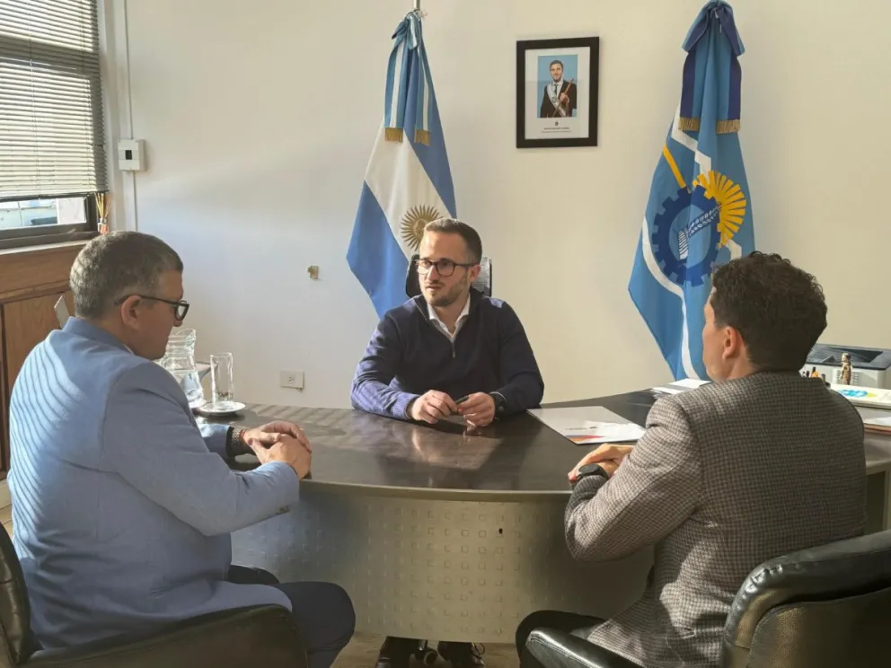 El Gobierno firmó convenio para capacitación y pasantías con la Facultad de Ciencias Jurídicas de la Universidad Nacional de la Patagonia