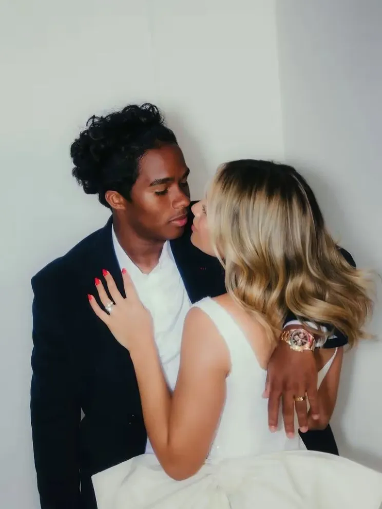 El brasileño Endrick de 18 años, anunció su casamiento con una modelo de 21: las llamativas reglas de la pareja