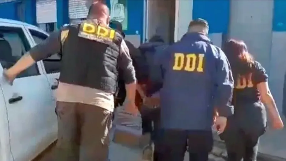Macabro: atraparon al joven que asesinó a tiros a dos hermanos cartoneros y los prendió fuego dentro de una casa