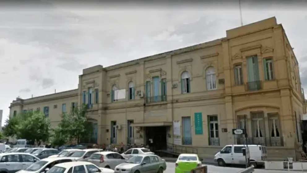 Una joven denunció que dos delincuentes la violaron delante de sus hijos