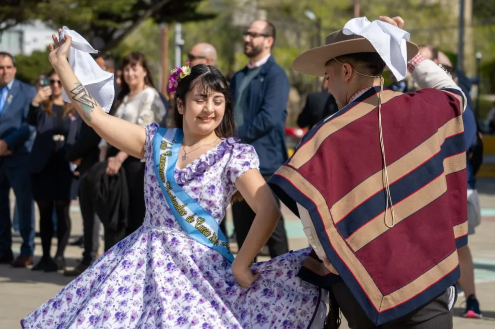 El Municipio acompañó el acto consular por el 214° Aniversario de la Independencia de Chile