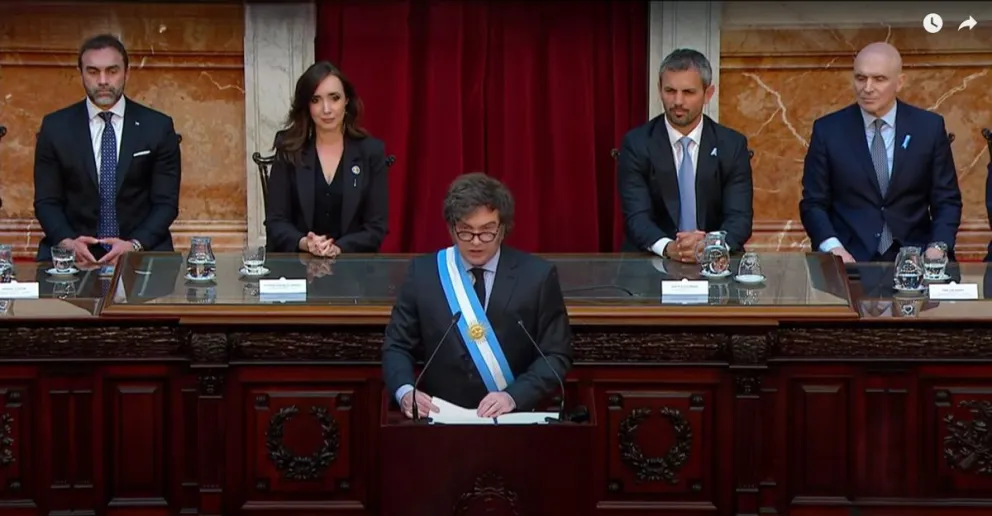El fracaso de Santiago Caputo y la comunicación del presidente