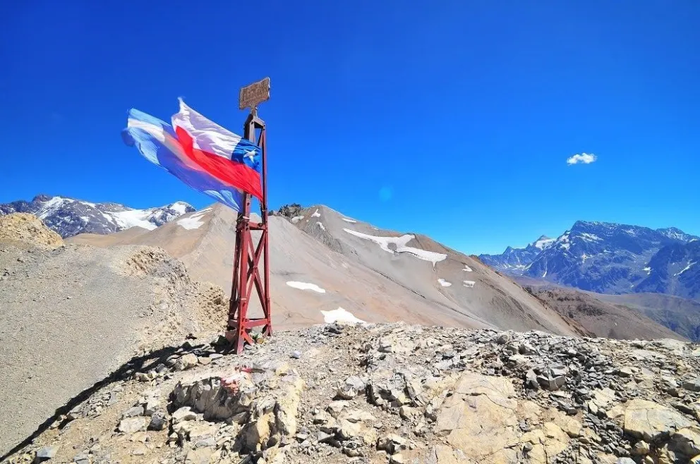 La relación de amor-odio con Chile: de estar al borde de la guerra a eliminar fronteras para proyectos mineros