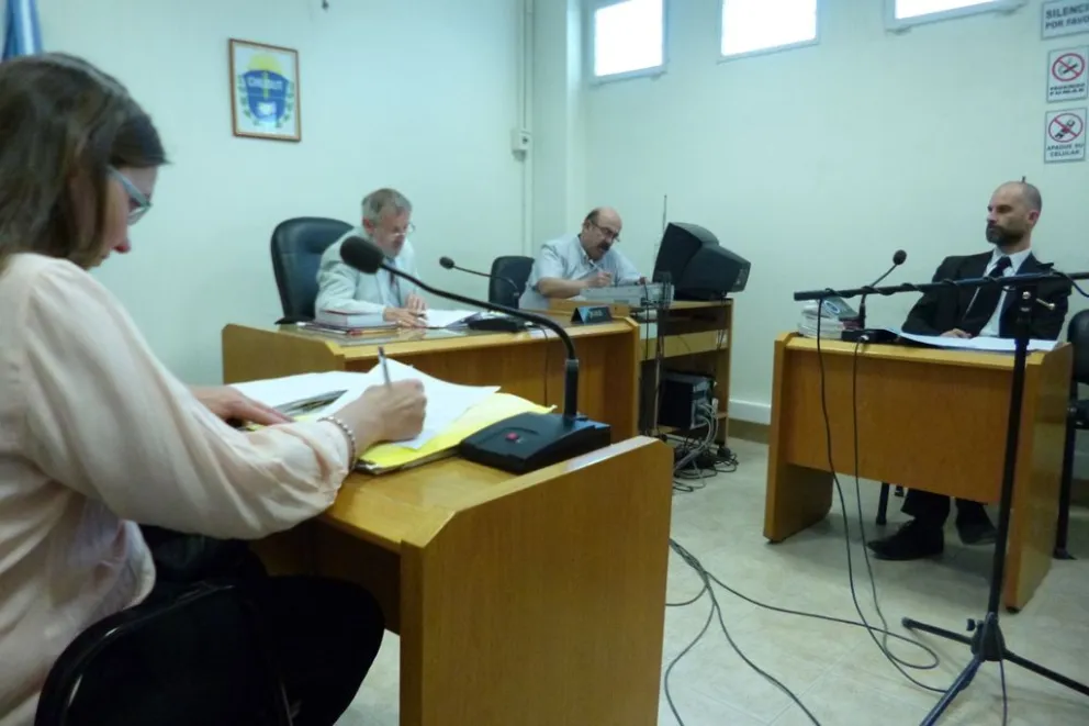 Oficial de policía declarado culpable de robar cubierta de vehículo secuestrado en la seccional donde trabajaba