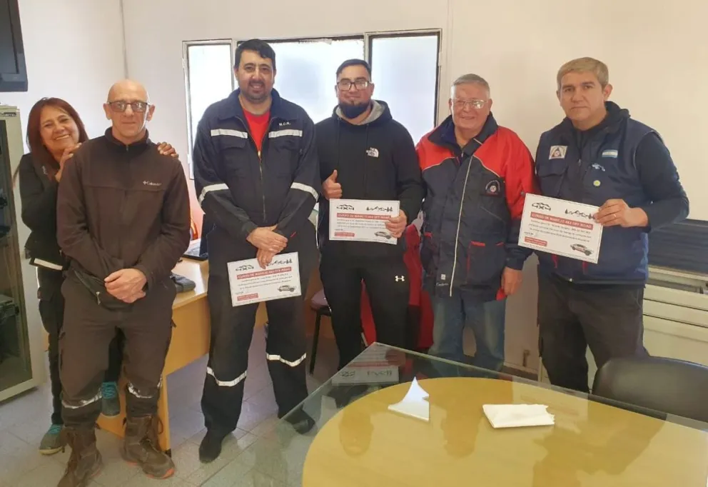Personal de Defensa Civil se capacitó en manejo de vehículos 4x4