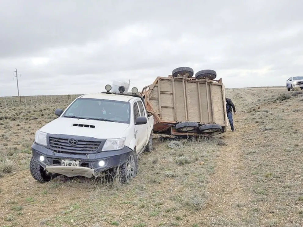 Volcó camioneta con caballos en la ruta 43 cerca de Fitz Roy