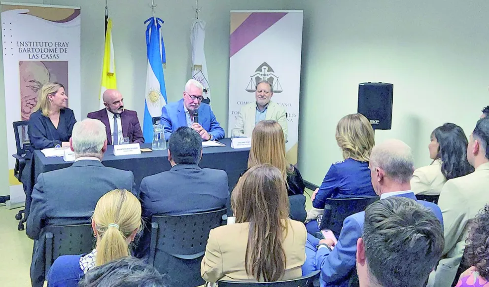 Juezas y jueces alzan la voz para defender los derechos económicos, sociales, culturales y ambientales