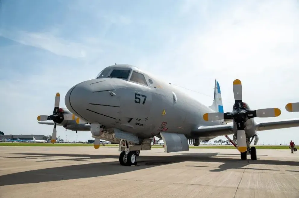 Luis Petri recibió el primer avión P-3 Orion para la Armada Argentina