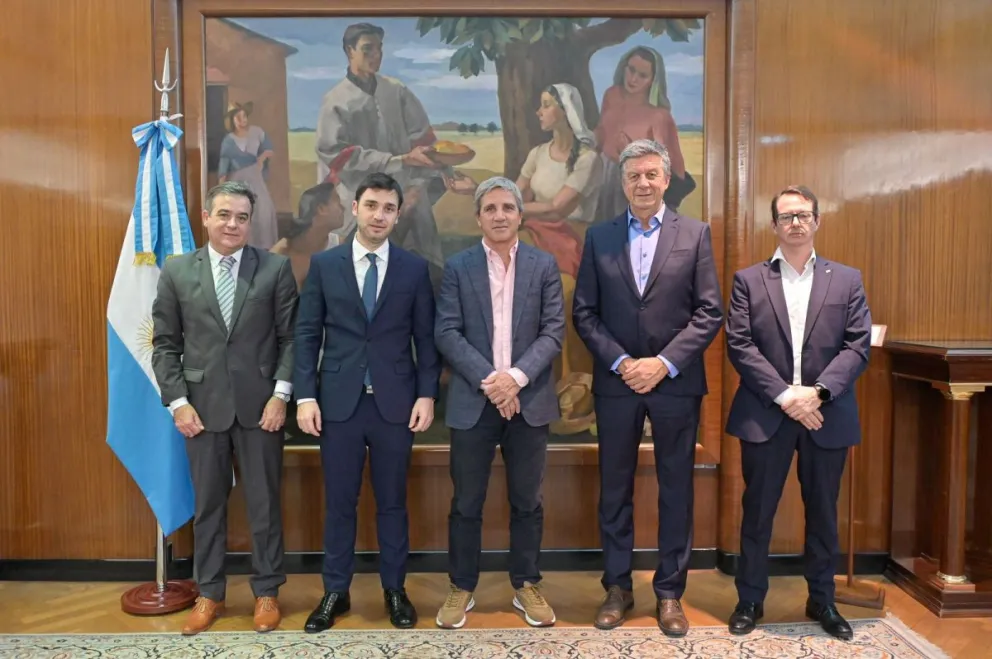 Torres se reunió con Caputo para analizar el Presupuesto 2025 y el Plan de Desendeudamiento delineado por Chubut