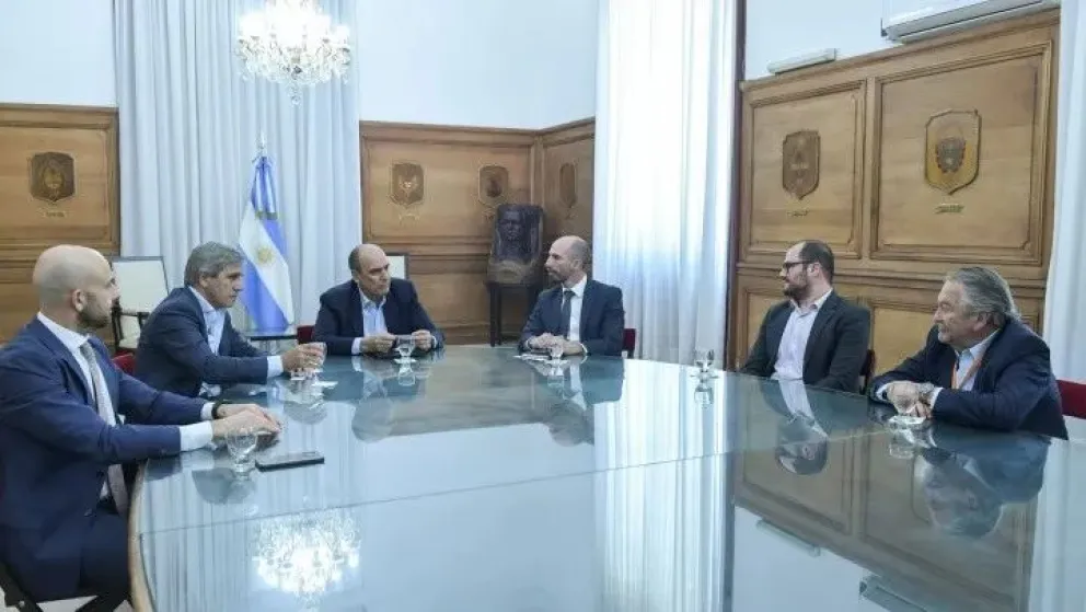 Luis Caputo y Guillermo Francos recibieron a directivos de la aerolínea Gol, en medio del conflicto aeronáutico