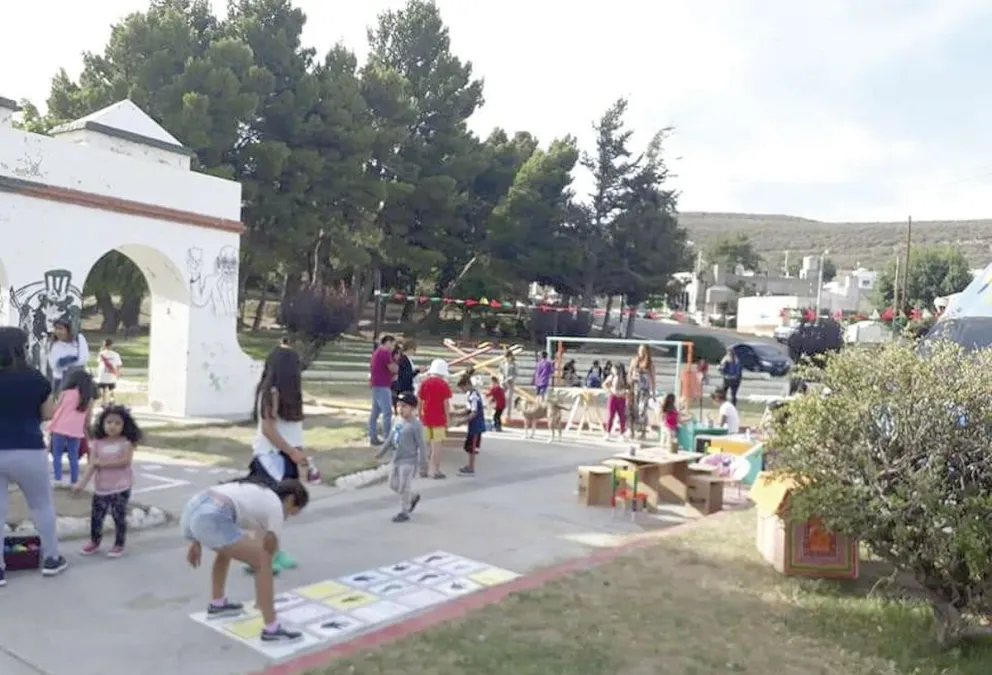 Feria solidaria en la plaza Catamarca de Laprida ante la crisis económica