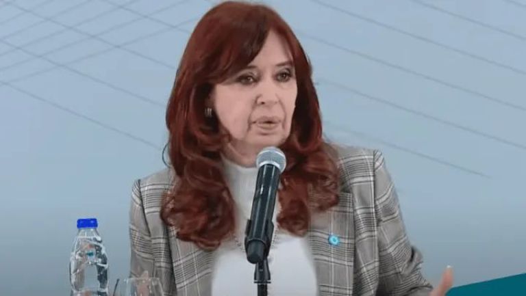 Cristina Kirchner cruzó a Milei: “Hiciste pelota 60 años de política internacional por Malvinas”
