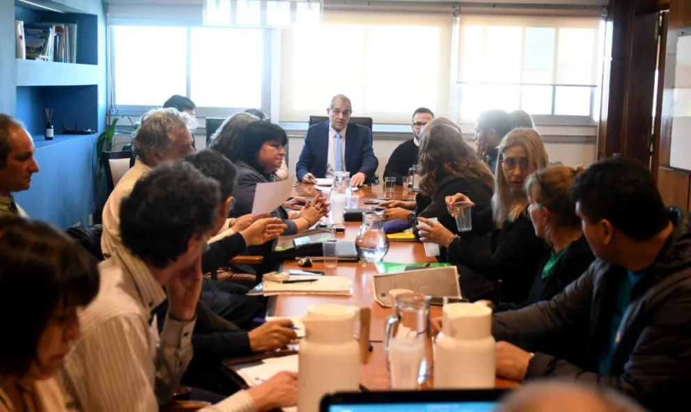 El Gobierno del Chubut presentó nuevas mejoras en la paritaria con los gremios de Educación