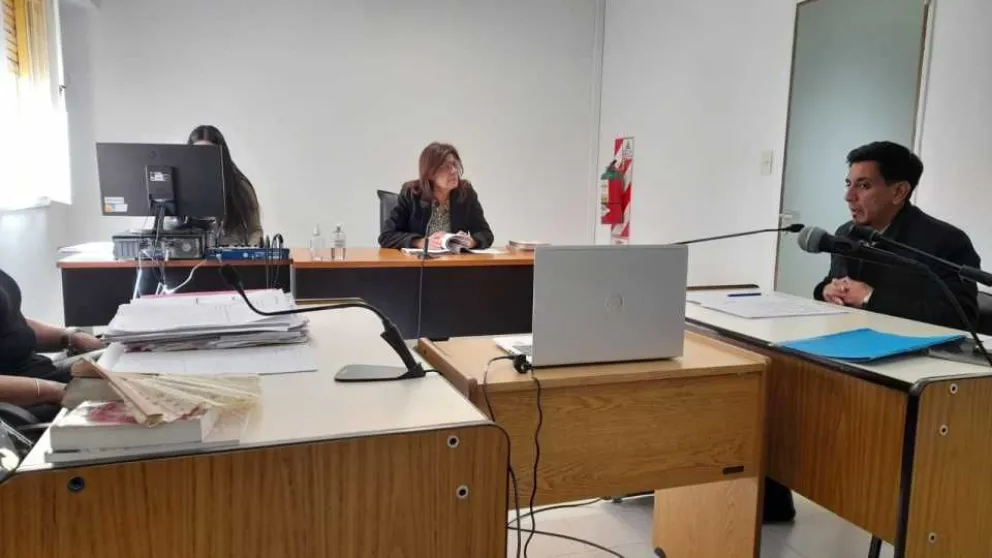 El hombre que mató a su madre asfixiándola con una almohada y la mantuvo varios días postrada en la cama seguirá con prisión preventiva