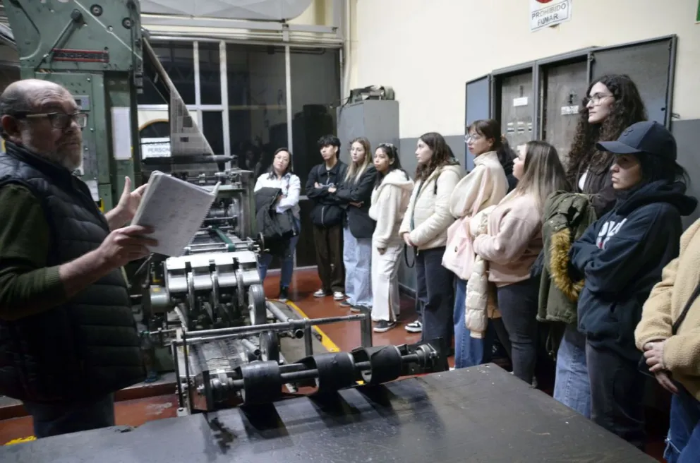 Alumnos del Instituto San Martín recorrieron instalaciones de Crónica
