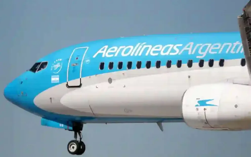 Gremios marchan al Congreso contra la privatización de Aerolíneas Argentinas: "No se vende, se defiende"