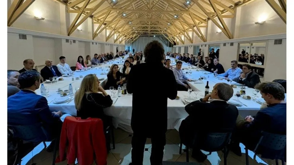 Menú de jubilados: Amnistía invitó a diputados que fueron al asado de Olivos a cenar con un menú de 781 pesos