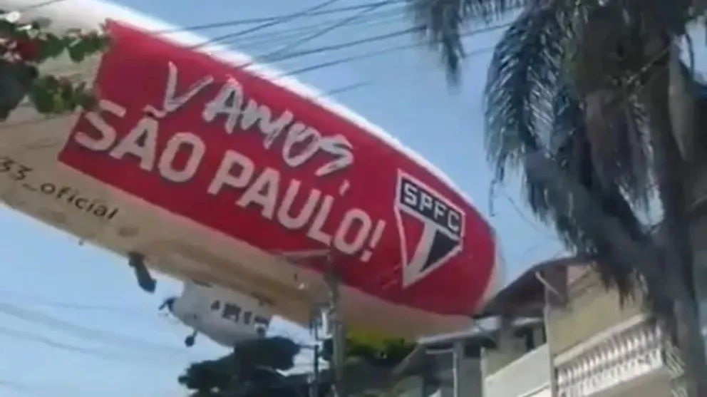 Un dirigible de Sao Paulo SE ESTRELLÓ antes del partido con Botafogo y casi provoca UNA TRAGEDIA