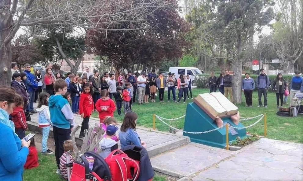 La comunidad de Gaiman celebra el Mes de la Biblia