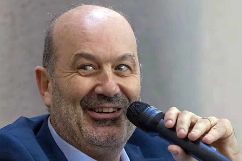 El desempleo avanza: Sturzenegger echó a 100 empleados de la Defensoría de Servicios de Comunicación