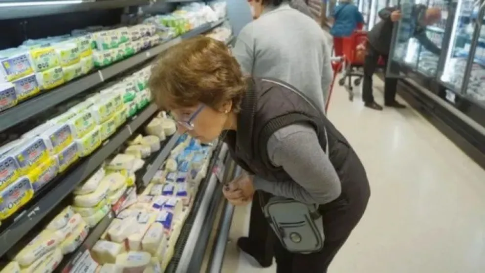 La canasta básica de los jubilados supera los $900.000 en octubre: el haber mínimo apenas alcanza para alimentos