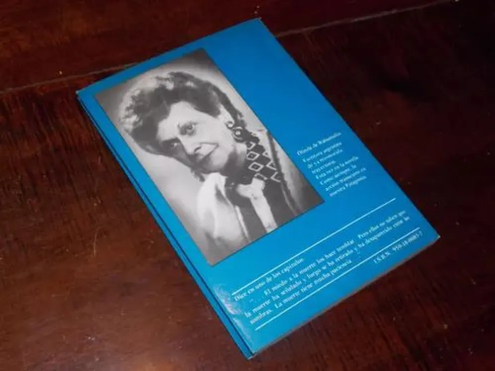 Homenaje a Olinda de Walsamakis en el marco de la Feria del Libro