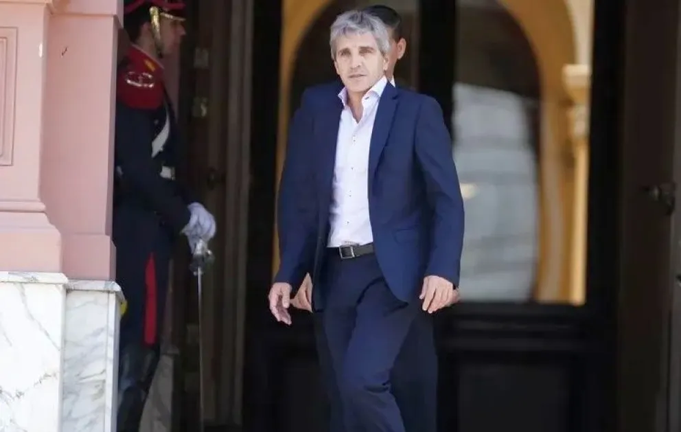El ministro Caputo le restó importancia al número de pobreza: "podría haber llegado a 90%"