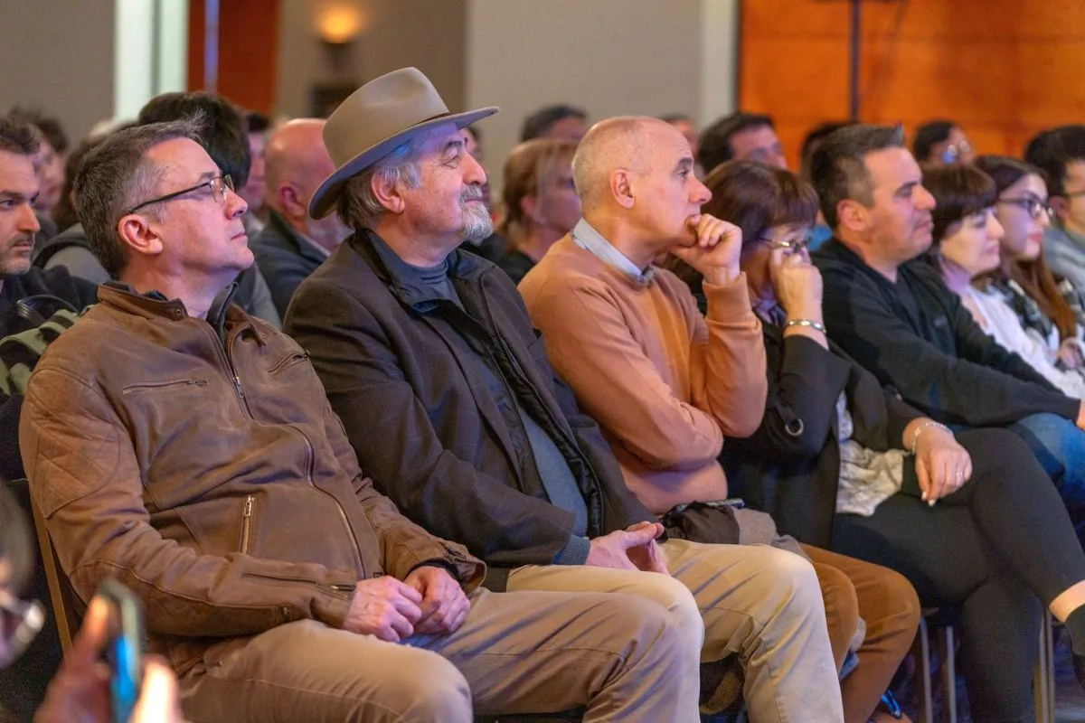 Felipe Pigna, Magalí Tajes y Claudia Piñeiro, a sala llena en la Feria del Libro