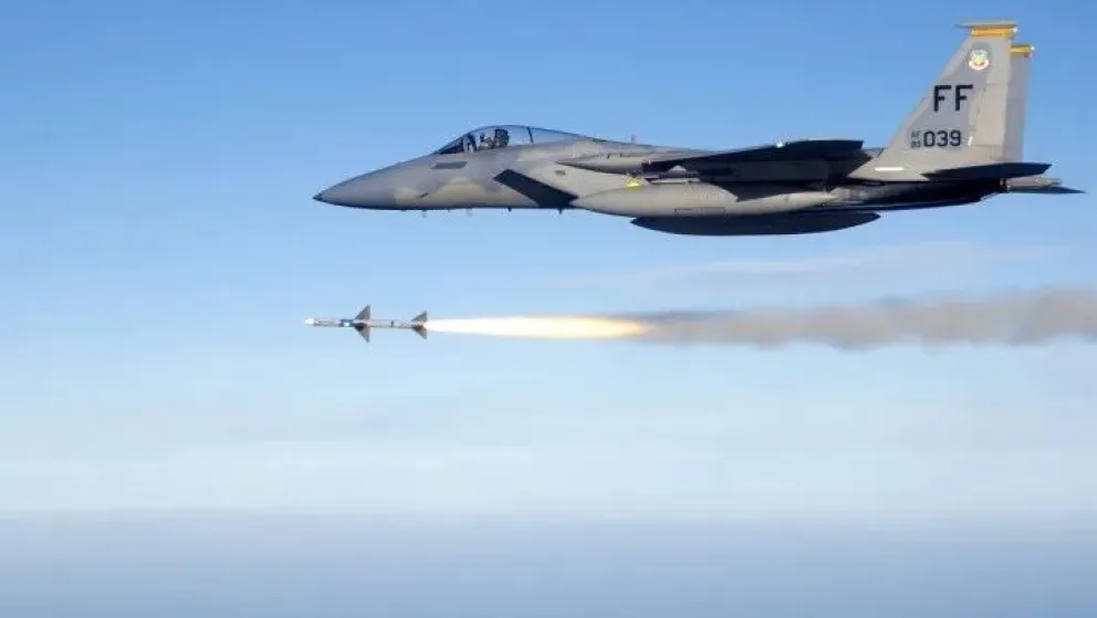 Difunden foto de un OVNI derribado por un avión militar de los Estados Unidos