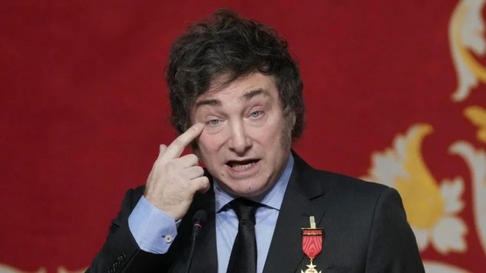 El Gobierno advierte sobre un posible monopolio ante la compra de Telefónica por el Grupo Clarín