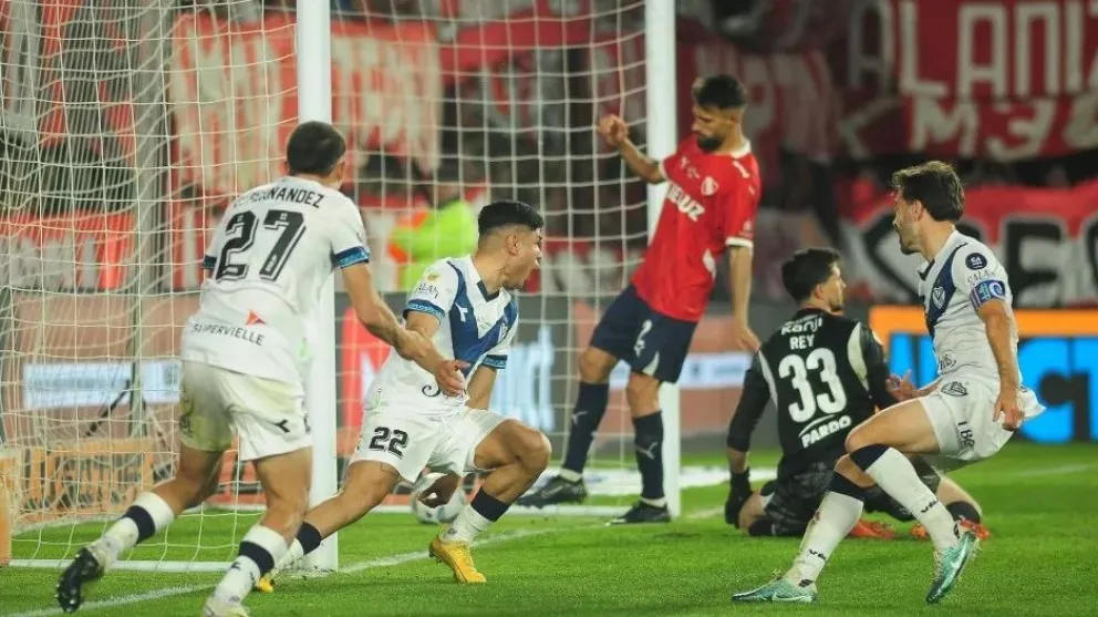 Vélez mostró más oficio que un pobrísimo Independiente y es semifinalista de la Copa Argentina