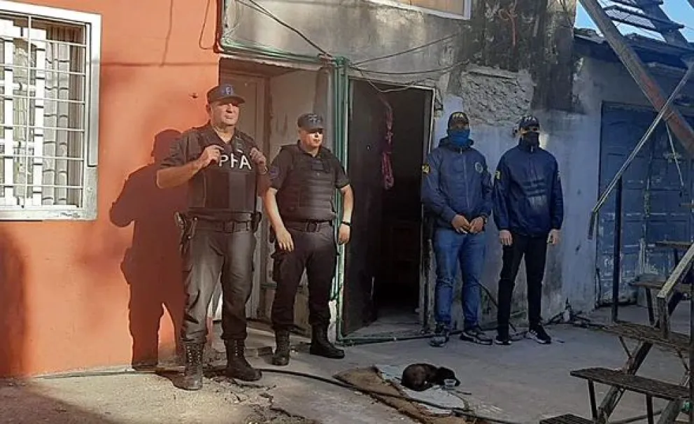 Malestar entre los policías federales que viajaron a Rosario para combatir a los narcos: mal pagos, hacinados y maltratados
