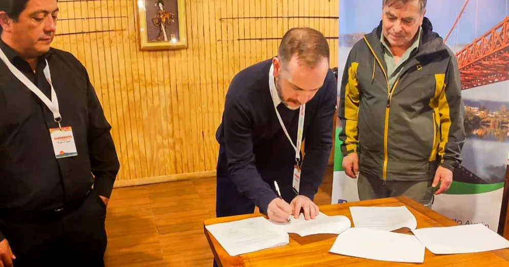 Histórica alianza de cooperación turística entre Sarmiento y Puerto Aysén