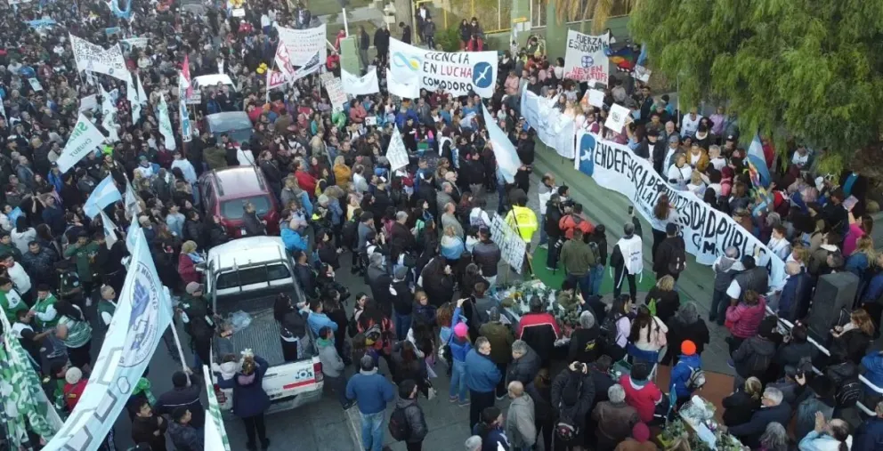 La UNPSJB convoca a la comunidad para la marcha de mañana en “defensa de la Educación Pública”